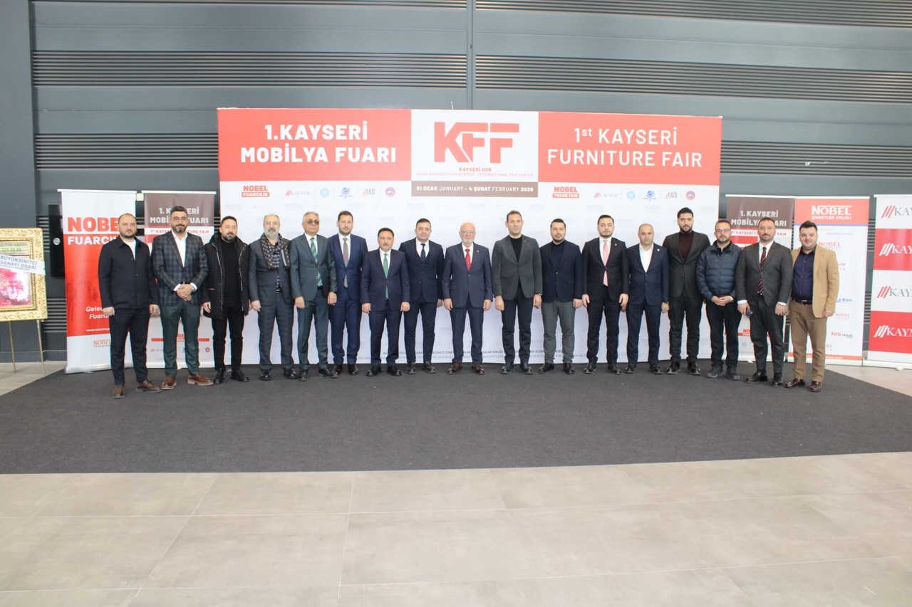 KAYMOS Başkanımız Mehmet Yalçın ve Yönetim Kurulu Üyelerimiz, AK Parti Genel Başkan Vekili Sn. Mustafa Elitaş, Kayseri Valisi Sn. Gökmen Çiçek ile beraber Kayseri Mobilya Fuarının (Kayseri Furniture Fair-KFF) 4’üncü gününde stantları ziyaret etti.